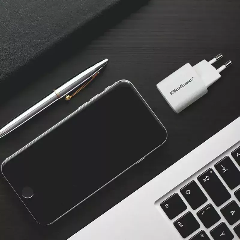 Cargador QOLTEC 50763 — cargador rápido AC de interior 35W, USB-C PD 3.0 + USB-A, 5–20V, Blanco