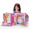 Casa de muñecas Barbie Getaway con muñeca, 4 zonas de juego y 11 accesorios de decoración