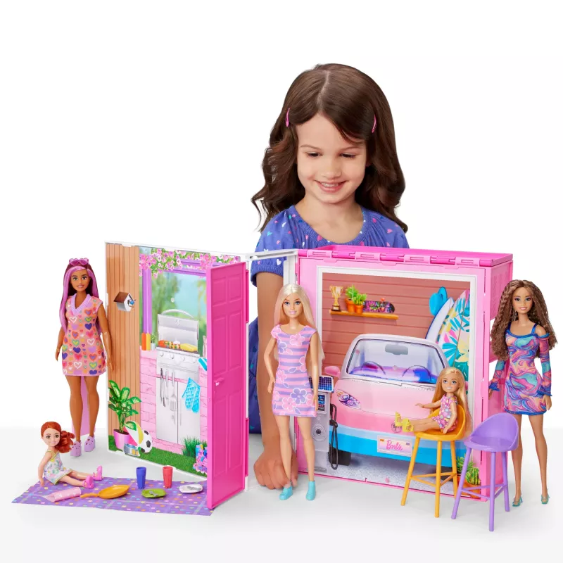 Casa de muñecas Barbie Getaway con muñeca, 4 zonas de juego y 11 accesorios de decoración
