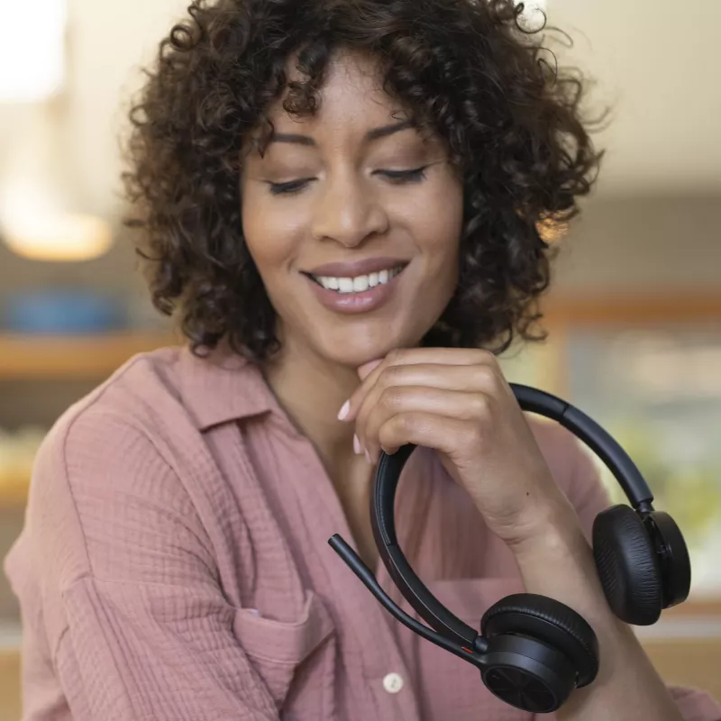 HP Poly Voyager 4320 auricular USB-C + dongle BT700 + base de carga