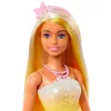 Barbie A Touch of Magic Muñeca Royal con cabello con mechas claras, falda con estampado de mariposas y accesorios
