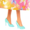Barbie A Touch of Magic Muñeca Royal con cabello con mechas claras, falda con estampado de mariposas y accesorios