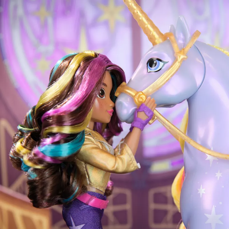 Unicorn Academy, muñeca Sophia con 6 accesorios, 24 cm, muñecas y juguete de unicornio para niñas a partir de 4 años
