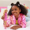 Muñeca Barbie Fashionistas n.º 230 con minivestido rosa metalizado y escote en forma de corazón, pelo rubio