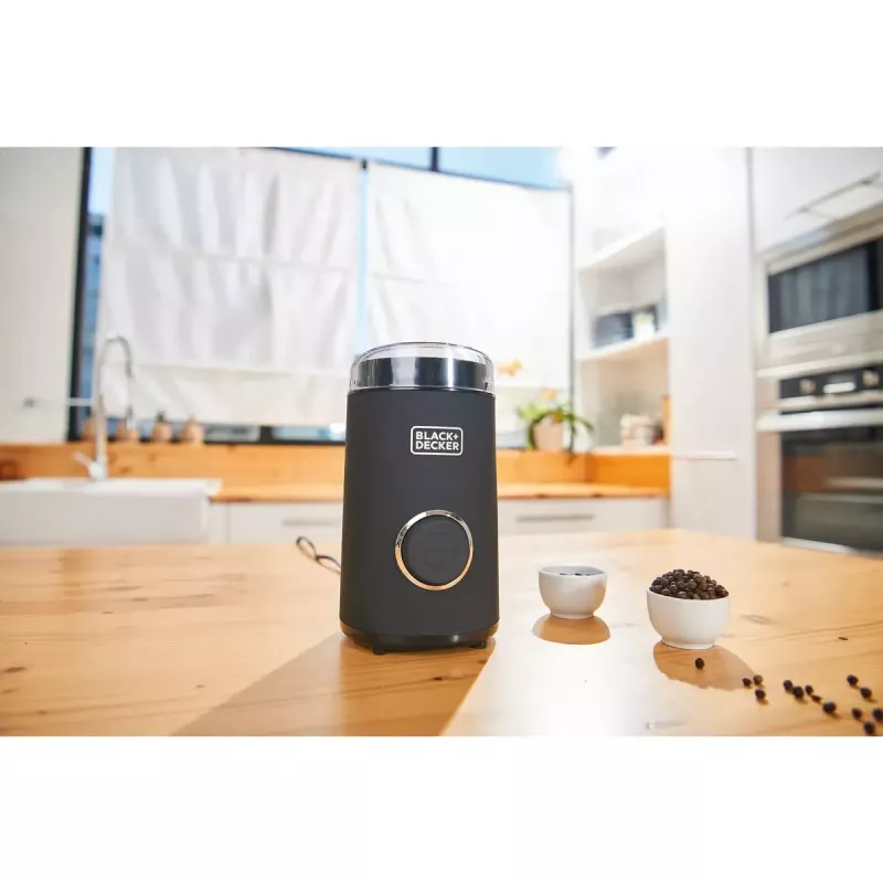 Molino de café Black & Decker BXCG150E — 150 W, capacidad 50 g, cuchillas de acero inoxidable, control por botones