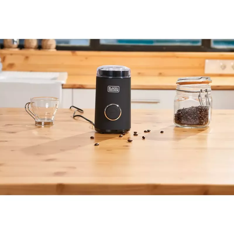 Molino de café Black & Decker BXCG150E — 150 W, capacidad 50 g, cuchillas de acero inoxidable, control por botones