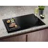 Placa de inducción Electrolux Serie 700 EIS82453, 4 zonas 80 cm, cristal negro, control táctil y barra de desplazamiento