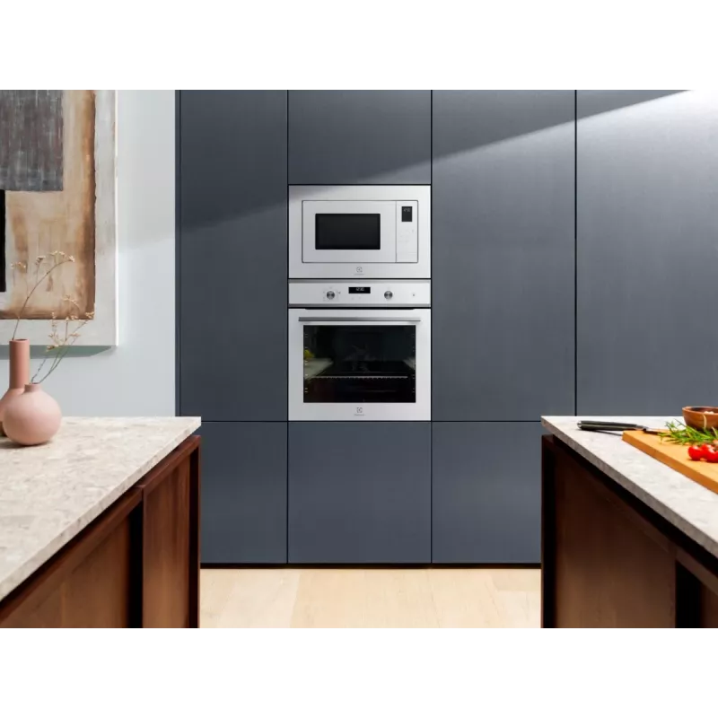 Microondas solo Electrolux LMS2203EMX — 700 W, 20 l, acero inoxidable/negro, integrable (56×35×38 cm)