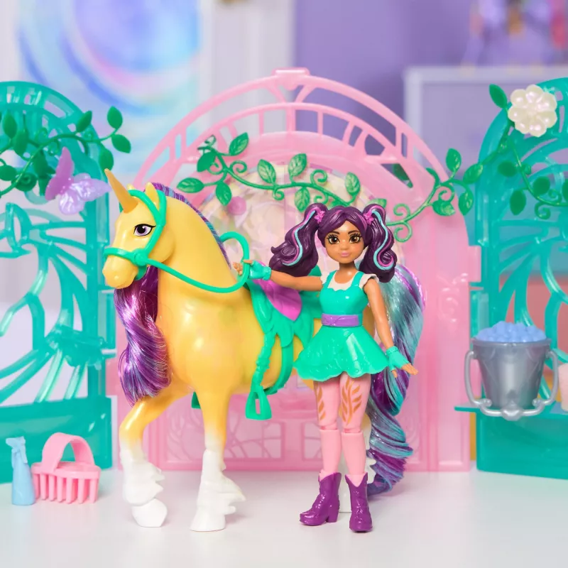Unicorn Academy, set de juego de muñeca Ava y establo de hoja con cambio de color, idea de regalo de Pascua, 15 accesorios, muñecas y juguete de unicornio para niñas a partir de 4 años