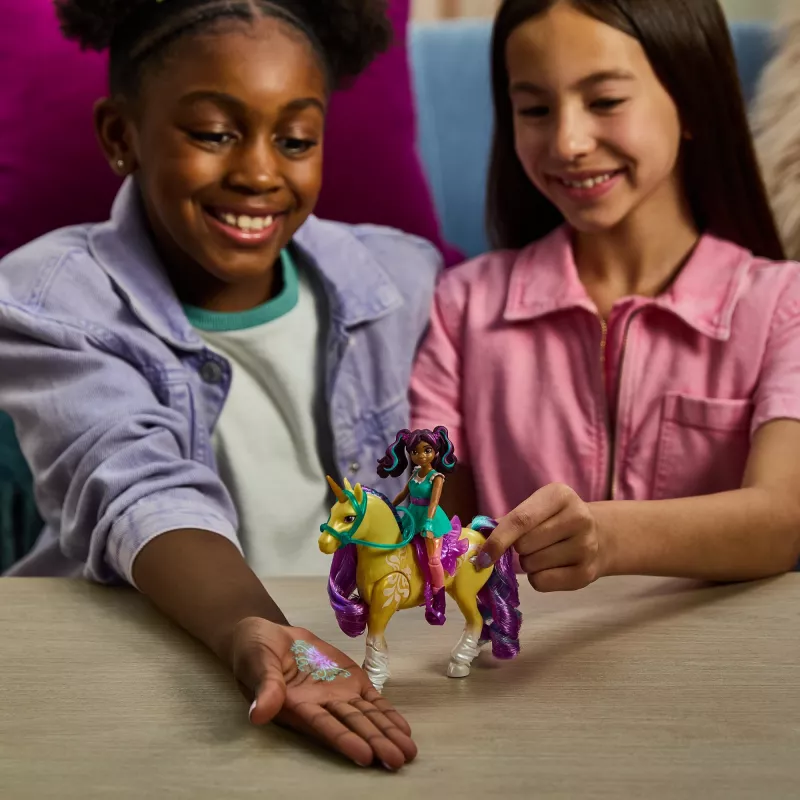 Unicorn Academy, Ava y hoja mágica de plantas con efecto luminoso, 2 accesorios de equitación, muñecas y juguete de unicornio para niñas a partir de 4 años