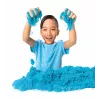 Arena cinética, 2 libras de arena de juego azul, juguetes sensoriales moldeables para niños, bolsa resellable (el envase puede variar), para niños a partir de 3 años