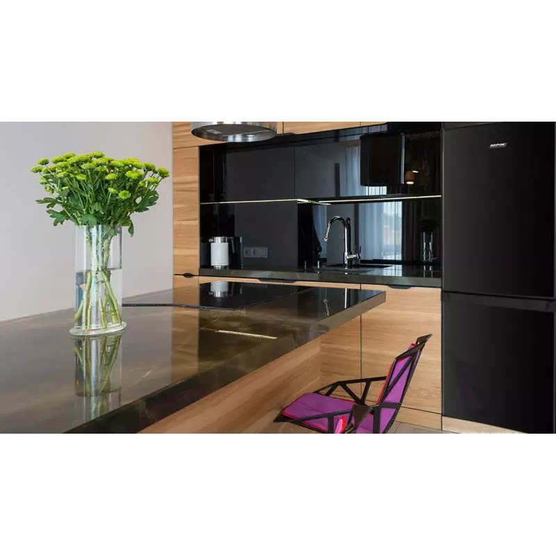 Frigorífico combi MPM MPM-182-KB-39, independiente 182 L (121 L frigorífico / 52 L congelador), negro, congelador inferior, puerta reversible