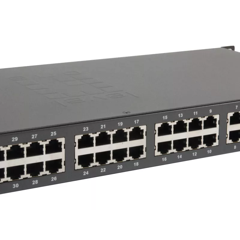 LevelOne Switch PoE Fast Ethernet de 34 puertos, 802.3at/af PoE, 32 salidas PoE, 2 x Gigabit RJ45, 380W