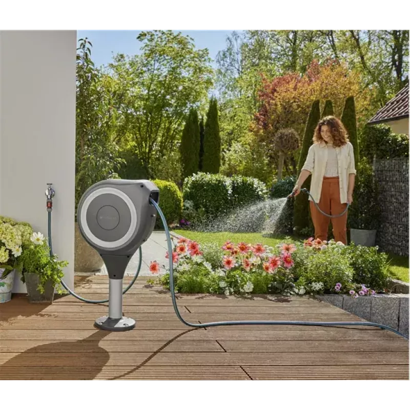 Caja para manguera de terraza Gardena RollUp M, 20 m, blanco / gris