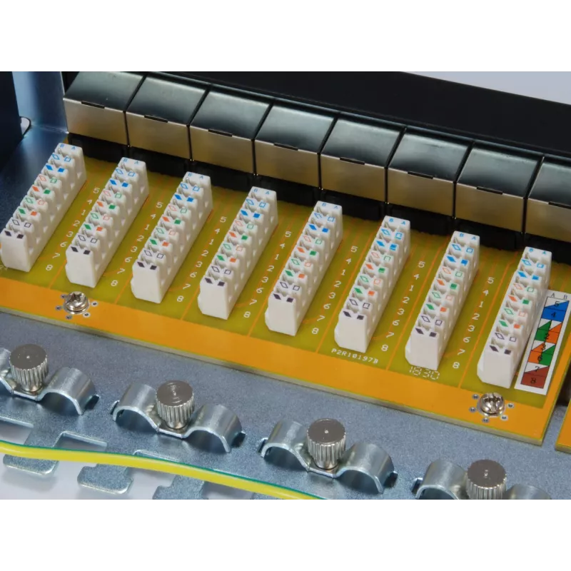 Panel de parcheo Cat.6A apantallado de 24 puertos Equip