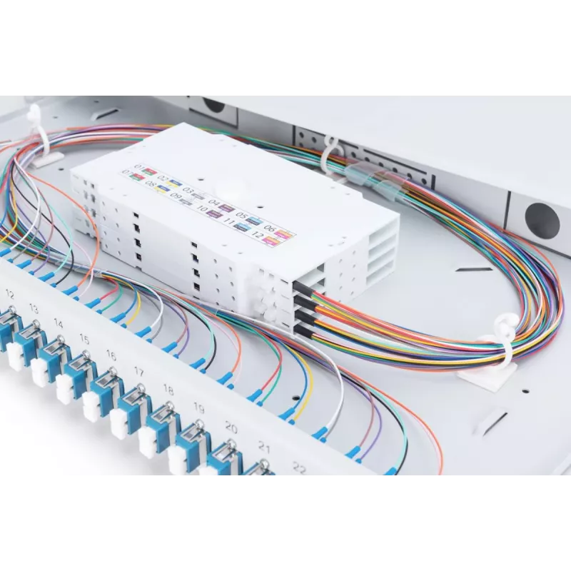 DIGITUS Caja de empalme deslizante de fibra óptica, 1U, equipada con 24x LC dúplex, incl. tornillo M25, cassette de empalme pigtails de colores OM4, adaptador