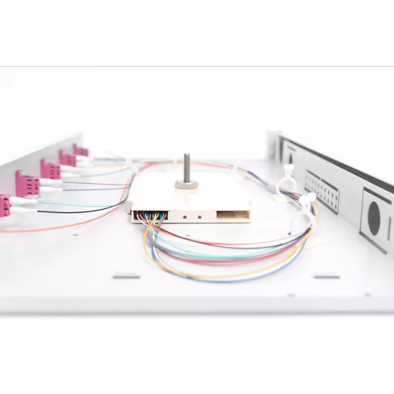 Caja de empalme de fibra óptica extraíble DIGITUS, 1HE, equipada con 6x LC-Duplex, incl. tornillo M 25, cassette de empalme OM4 pigtails de colores, adaptador