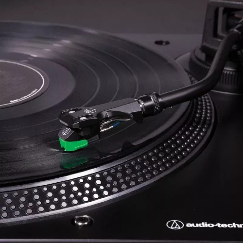 Tocadiscos Audio-Technica AT-LP120XUSB con accionamiento directo (analógico y USB), plata