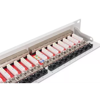 Panel de parcheo DIGITUS, CAT6A apantallado, 1U, 24 puertos, 8P8C, negro RAL 9005, 483