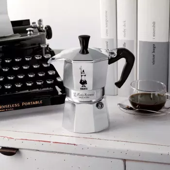 Cafetera moka BIALETTI Moka Express 0,2 l aluminio negro — 3 tazas (200 ml), no apta para inducción
