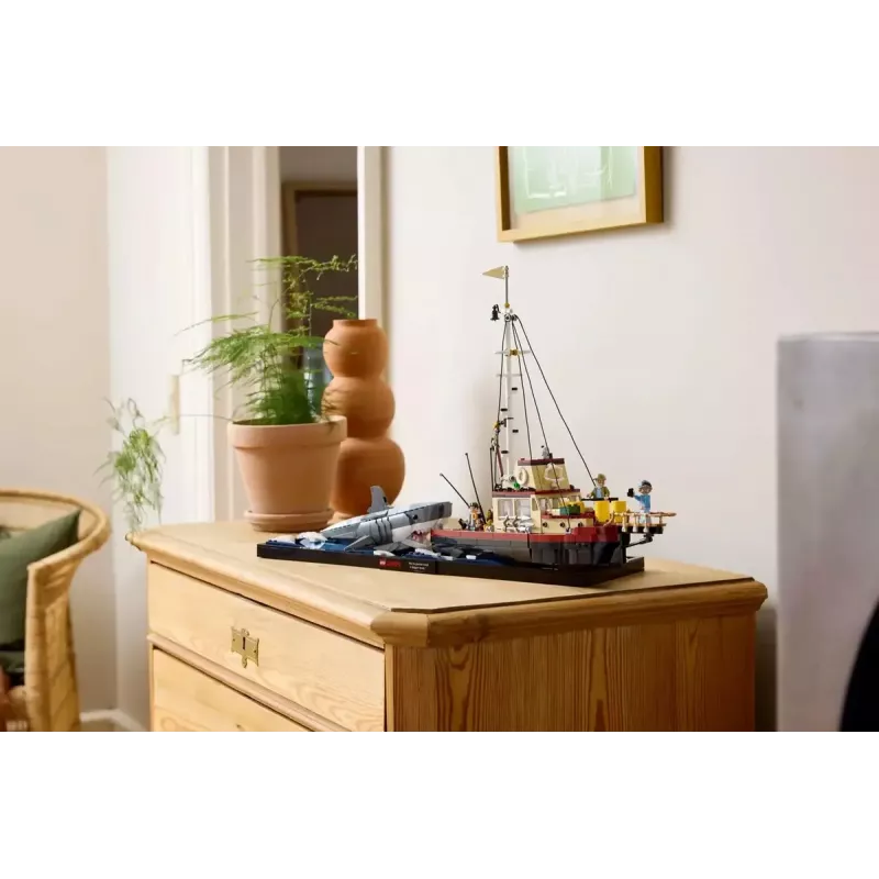 Juguete de construcción LEGO Ideas 21350 Jaws Set — 1497 piezas, 3 minifiguras, barco y tiburón icónico, recomendado a partir de 18 años