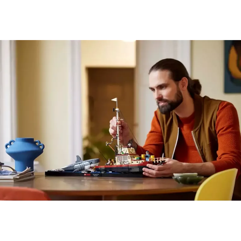 Juguete de construcción LEGO Ideas 21350 Jaws Set — 1497 piezas, 3 minifiguras, barco y tiburón icónico, recomendado a partir de 18 años