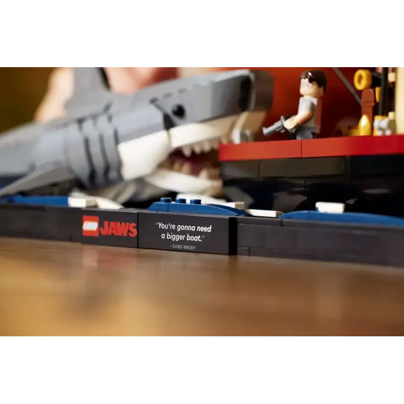 Juguete de construcción LEGO Ideas 21350 Jaws Set — 1497 piezas, 3 minifiguras, barco y tiburón icónico, recomendado a partir de 18 años