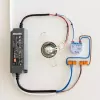 Regulador Shelly Plus 0-10V empotrable azul-gris control inalámbrico 110-240V
