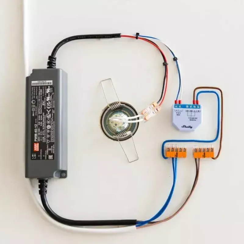 Regulador Shelly Plus 0-10V empotrable azul-gris control inalámbrico 110-240V