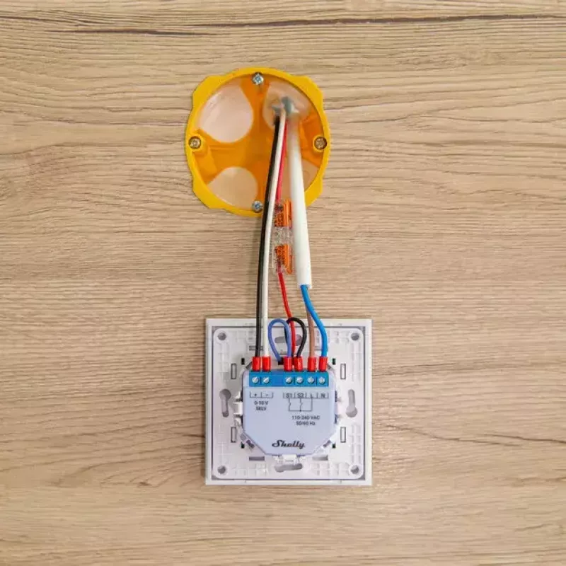 Regulador Shelly Plus 0-10V empotrable azul-gris control inalámbrico 110-240V