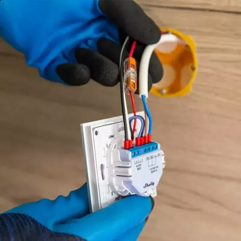 Regulador Shelly Plus 0-10V empotrable azul-gris control inalámbrico 110-240V