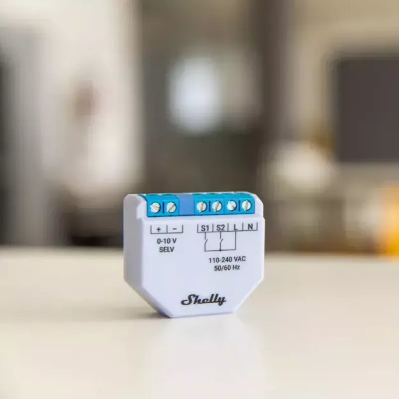 Regulador Shelly Plus 0-10V empotrable azul-gris control inalámbrico 110-240V