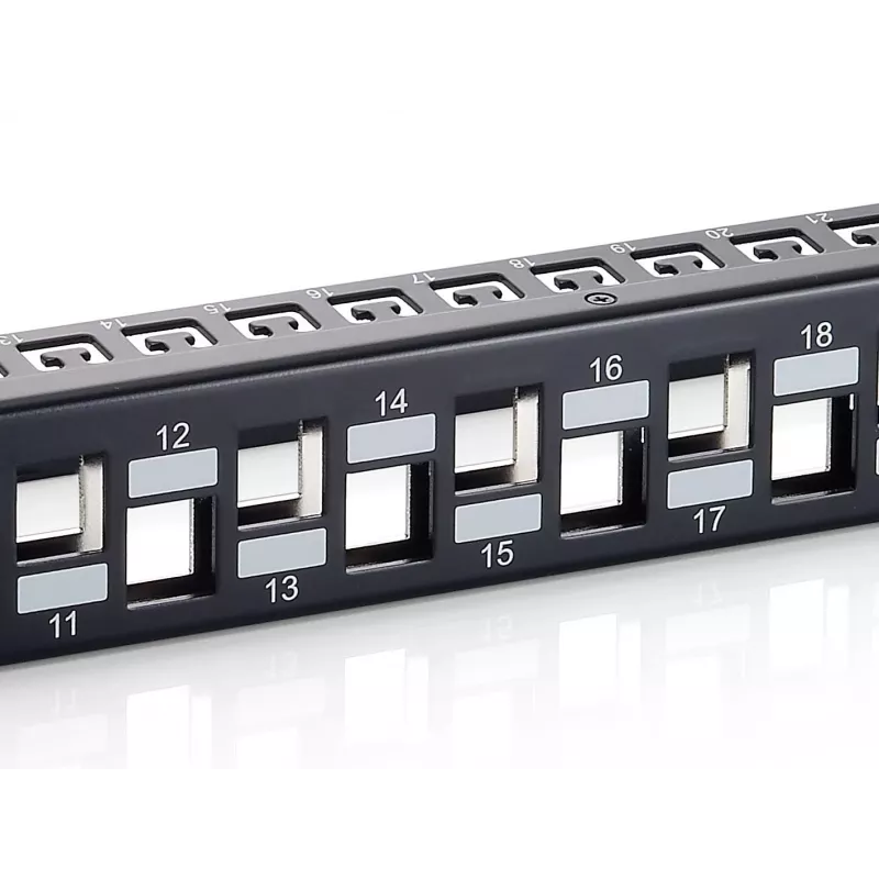 Equip Panel de parcheo blindado Cat.6A de 24 puertos Keystone, Negro