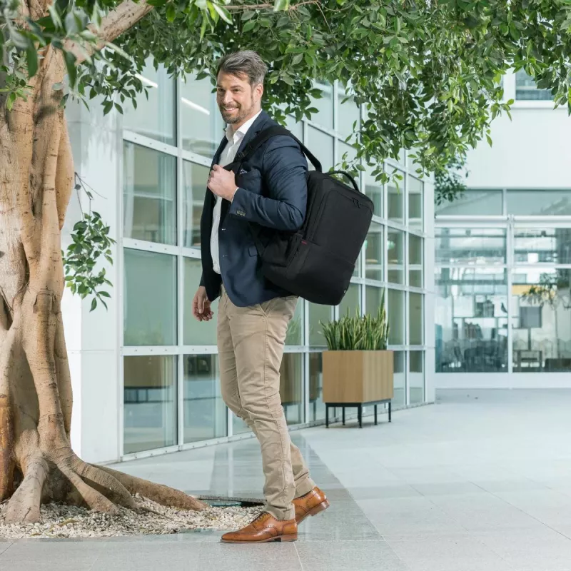 DICOTA Eco Backpack Plus Base – Funda para portátil 13-15,6 pulgadas – Negro / 300d Rpet Poliéster