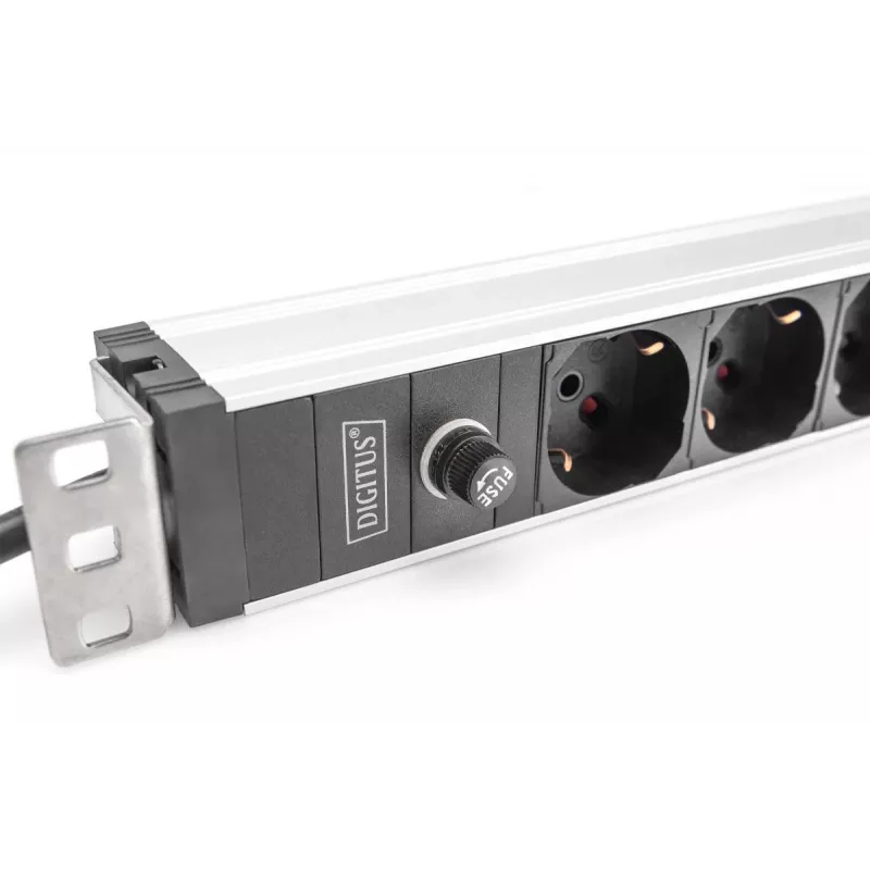 PDU de aluminio DIGITUS 1U, 8 salidas italianas, conector con fusible previo 10A, 250VAC