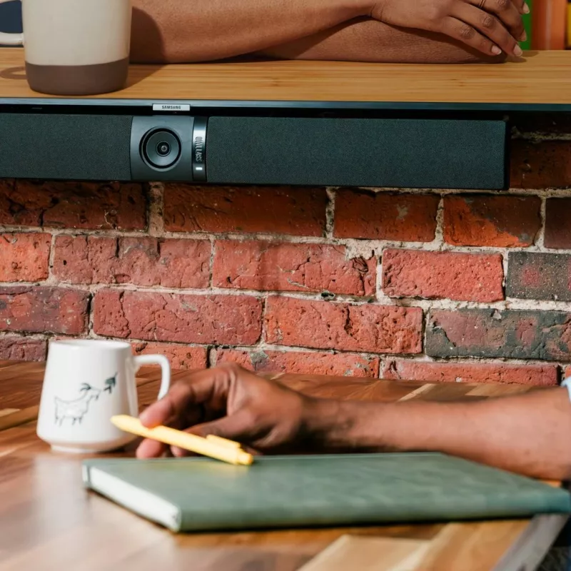 Owl Labs Owl Bar Dispositivo de videoconferencia — Barra de videoconferencia 4K con Active Speaker Focus (Complementar con Meeting Owl 3 o Pro para cobertura de 360 grados y conmutación automática de cámara)