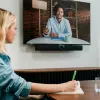 Owl Labs Owl Bar Dispositivo de videoconferencia — Barra de videoconferencia 4K con Active Speaker Focus (Complementar con Meeting Owl 3 o Pro para cobertura de 360 grados y conmutación automática de cámara)