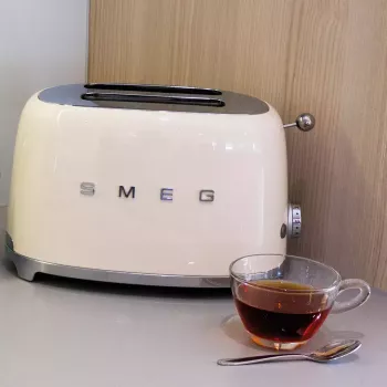 Tostadora Smeg TSF01CREU crema 2 rebanadas