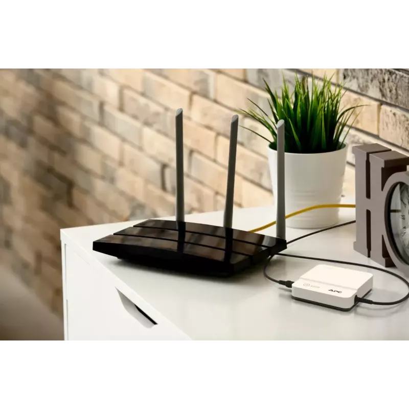 APC mini SAI CP12036LI – Alimentación de emergencia 12 V DC, 36 W, Li-Ion, protege Wi-Fi, routers, cámaras IP, etc.