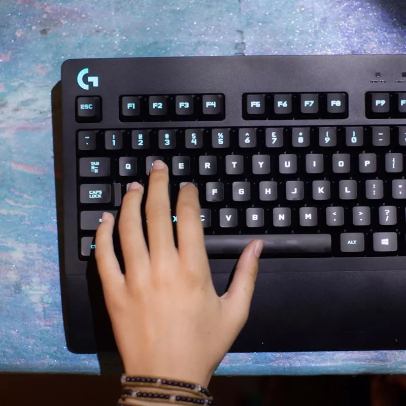LOGITECH G213 Prodigy Teclado gaming USB - Azerty belga
