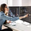 Monitor táctil ALOGIC Clarity Max Touch 32C4KPDWT, 32 pulgadas, 3840x2160 4K UHD, 65 W Power Delivery, cámara web de 8 MP, hub USB, negro/plateado