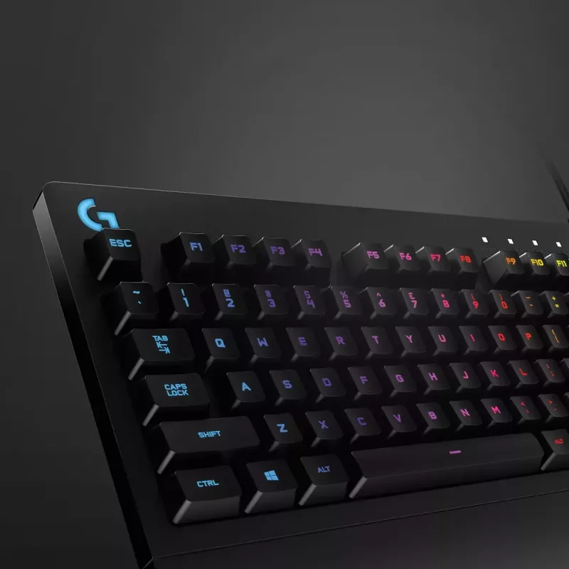 Teclado gaming Logitech G G213 Prodigy tamaño completo RGB LED con cable