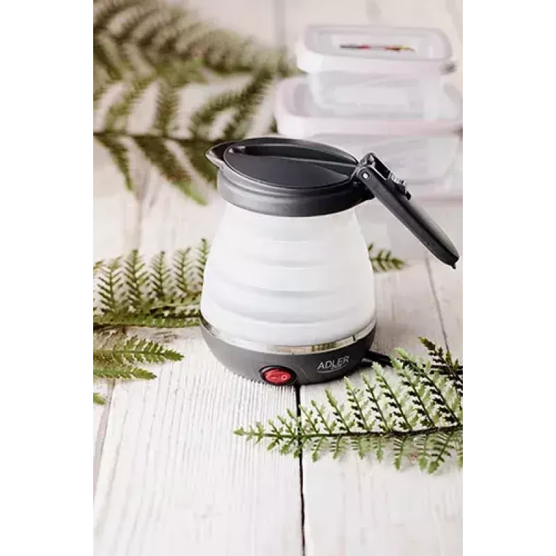 Hervidor de agua Adler AD 1279 — 0,6 L, 750 W, carcasa de plástico, control por botones, luz indicadora