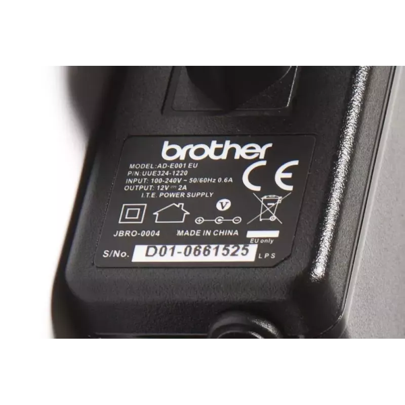 Fuente de alimentación Brother ADE001EU para interior negra