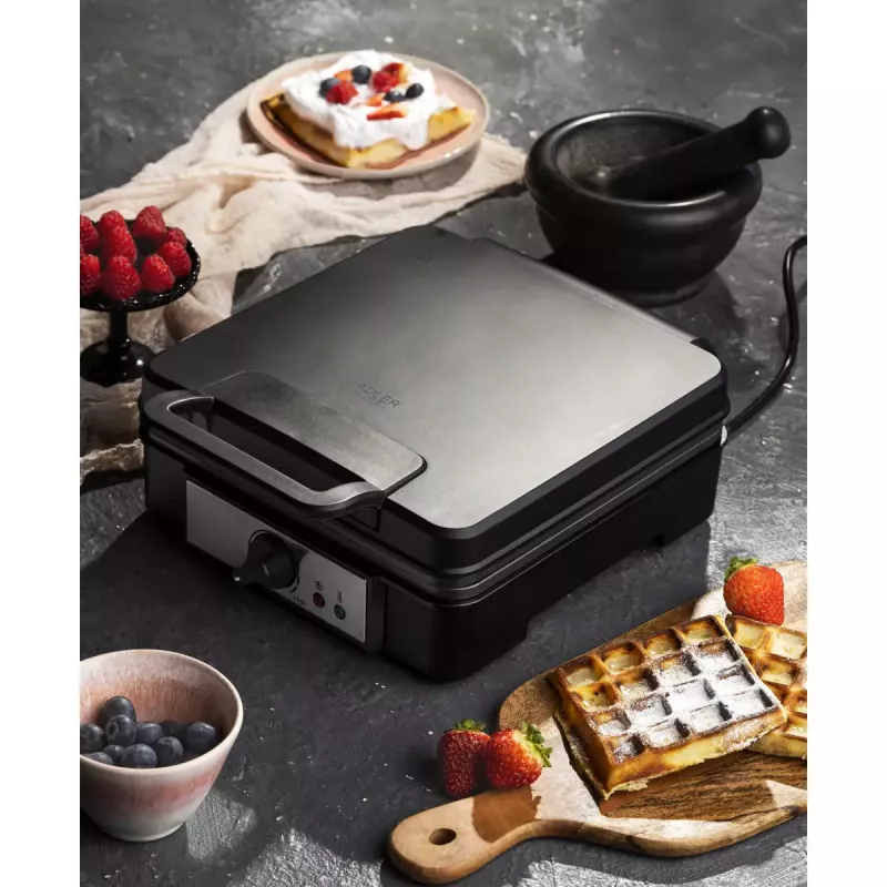 Gofrera Adler AD 3049, 4 gofres cuadrados, antiadherente, 1800 W, negra