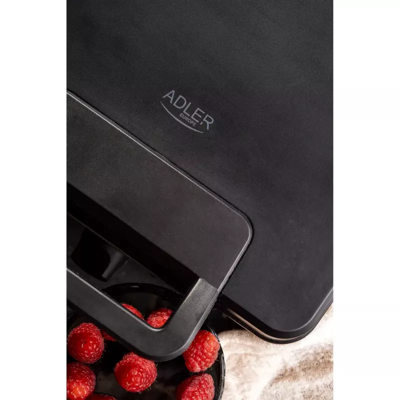 Gofrera Adler AD 3049, 4 gofres cuadrados, antiadherente, 1800 W, negra