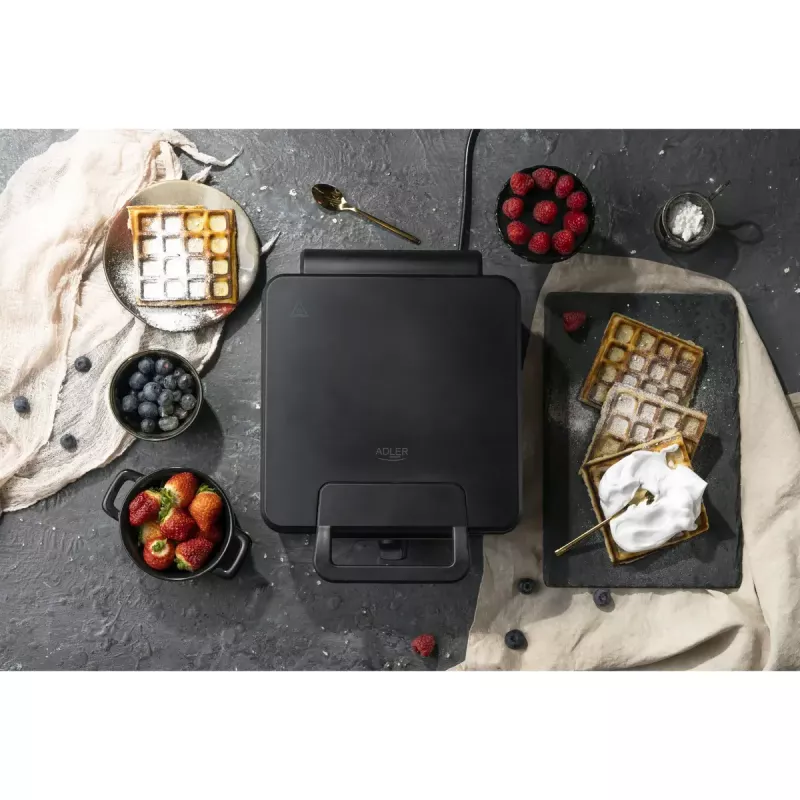 Gofrera Adler AD 3049, 4 gofres cuadrados, antiadherente, 1800 W, negra