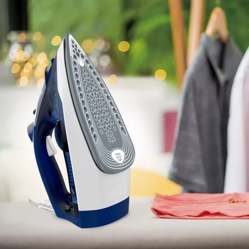 Plancha Tefal FV2838 Dry & Steam, suela Cerilium 2400 W azul, blanca