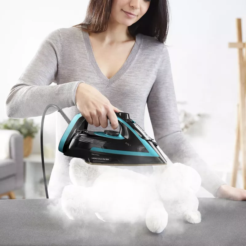 Plancha de vapor Tefal Puregliss FV8066 suela Durilium AirGlide Autoclean 3000 W negra, azul
