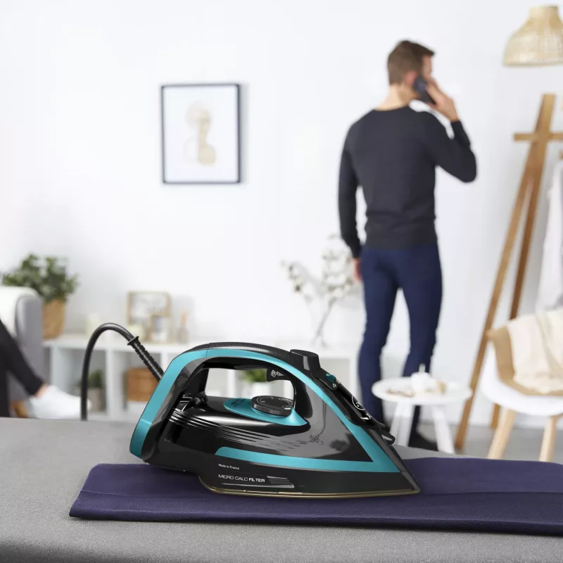Plancha de vapor Tefal Puregliss FV8066 suela Durilium AirGlide Autoclean 3000 W negra, azul